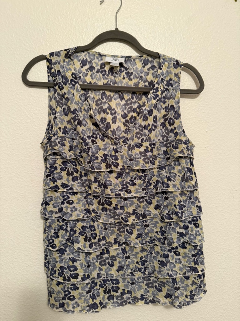 LOFT Women's Blue Floral Ruffle Sleeveless Top Size S